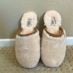 *NEW* UGG Fluffette slippers brand new w/box. Size 8. Cream color. Super comfy!